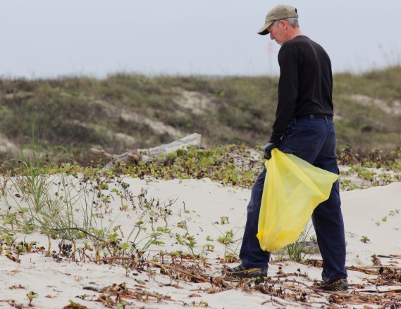 jim-picking-up-trash-on-padre-island-2