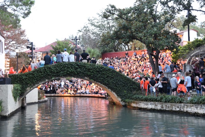 pep-rally-at-arneson-river-theatre-for-oklahoma-state