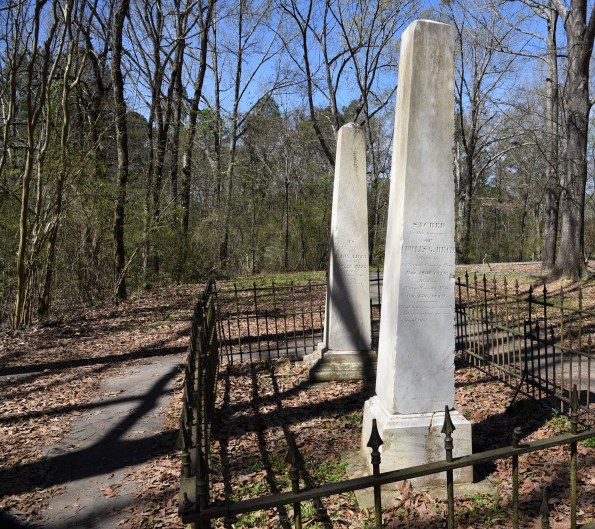 mead-cemetery-along-the-trace